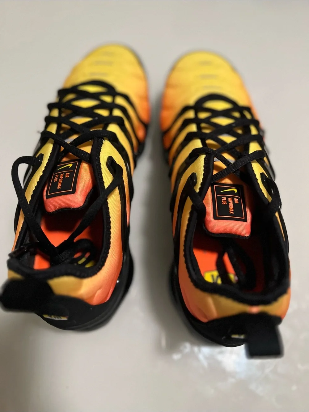 NIKE VAPOR MAX PLUS SZ 8.5